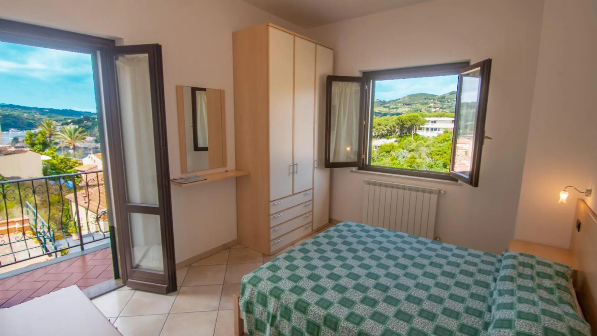 Golfo Azzurro Apartman Porto Azzurro Olaszország